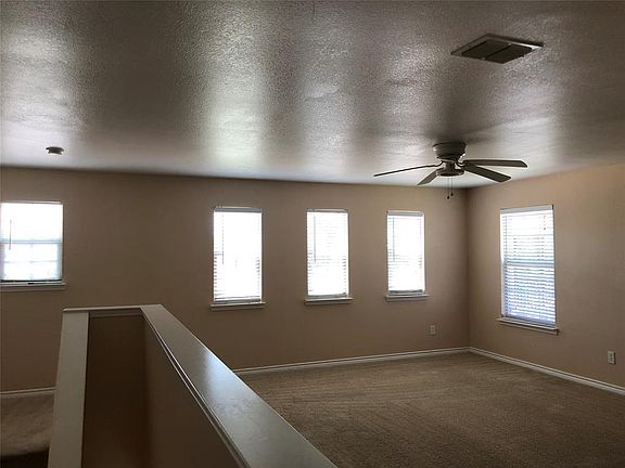 4th image of 2404 Emerald Ln