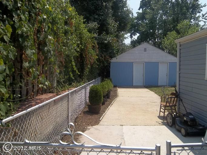 1st image of 7218 Roanne Dr
