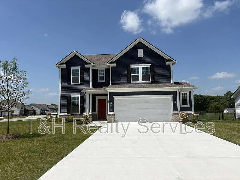 4 bed, 2.5 bath, 2760 sqft, $2,695 — Photo 2