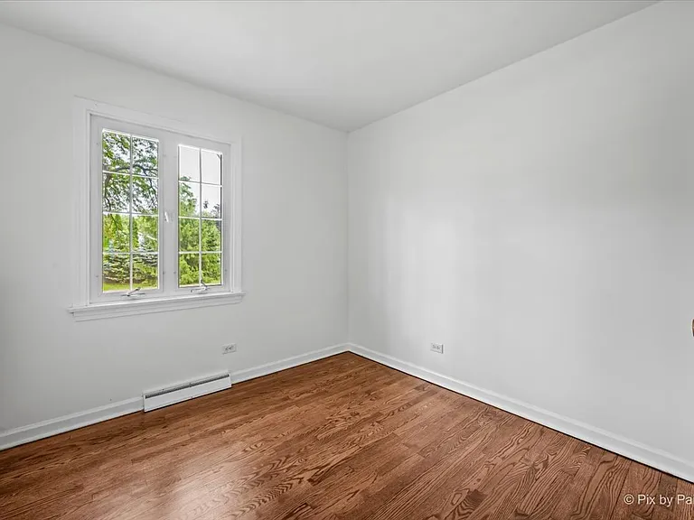 116 S Deerpath Rd — Photo 22