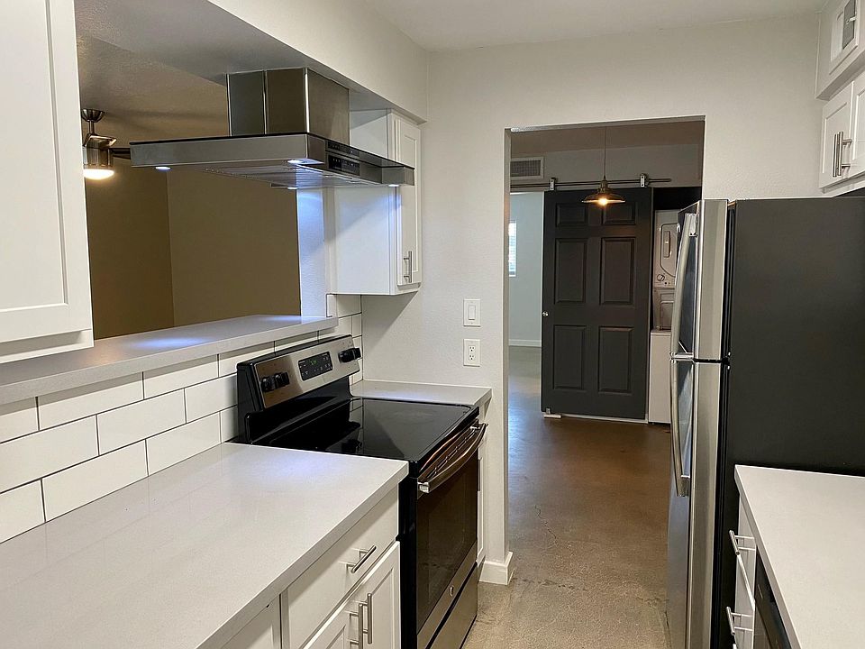 1st image of 4232 N 32nd St #17