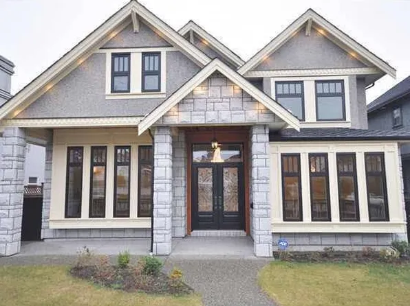 1010 Edinburgh St, New Westminster, BC V3M 2V5