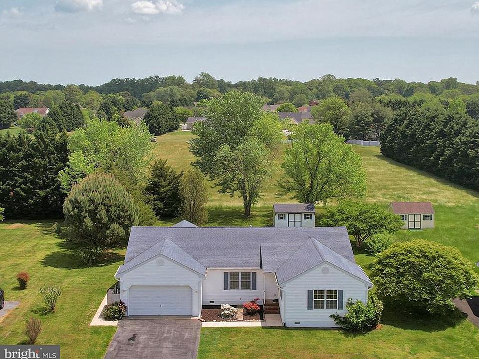 1st image of 8 Dove Knoll Dr