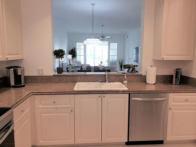 10 Harbour Isle Dr E #204 — Photo 25