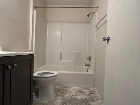 921 4th St S APT 4