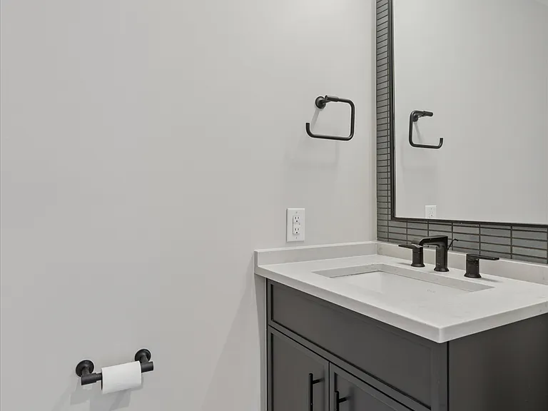 Guest 1/2 bathroom 1st floor