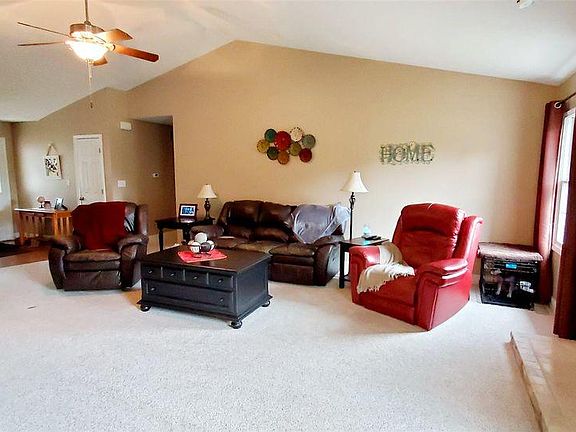 5th image of 10 Deer Meadow Ln