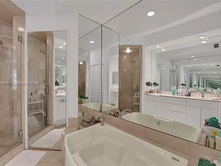 715 Crandon Blvd #406 — Photo 7