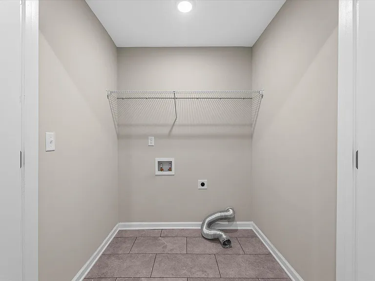 1071 Linsmore Ave — Photo 15