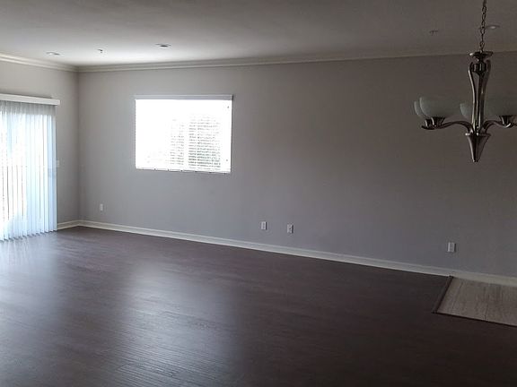 NO Common Walls with Neighbors. TOP FLOOR