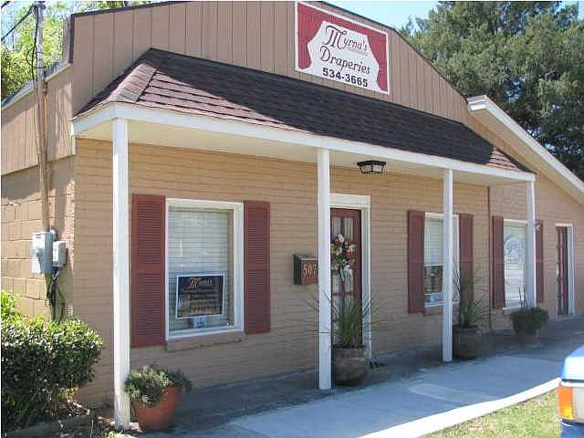Front of shop/ Dual shops