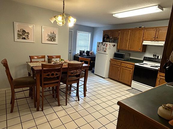 5th image of 305 W 16th Ct APT A