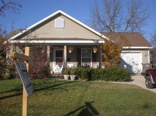 807 Bowes Rd, Lowell, MI 49331