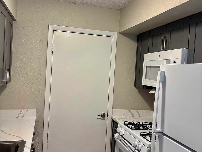 Marine Park Apartments — Photo 41