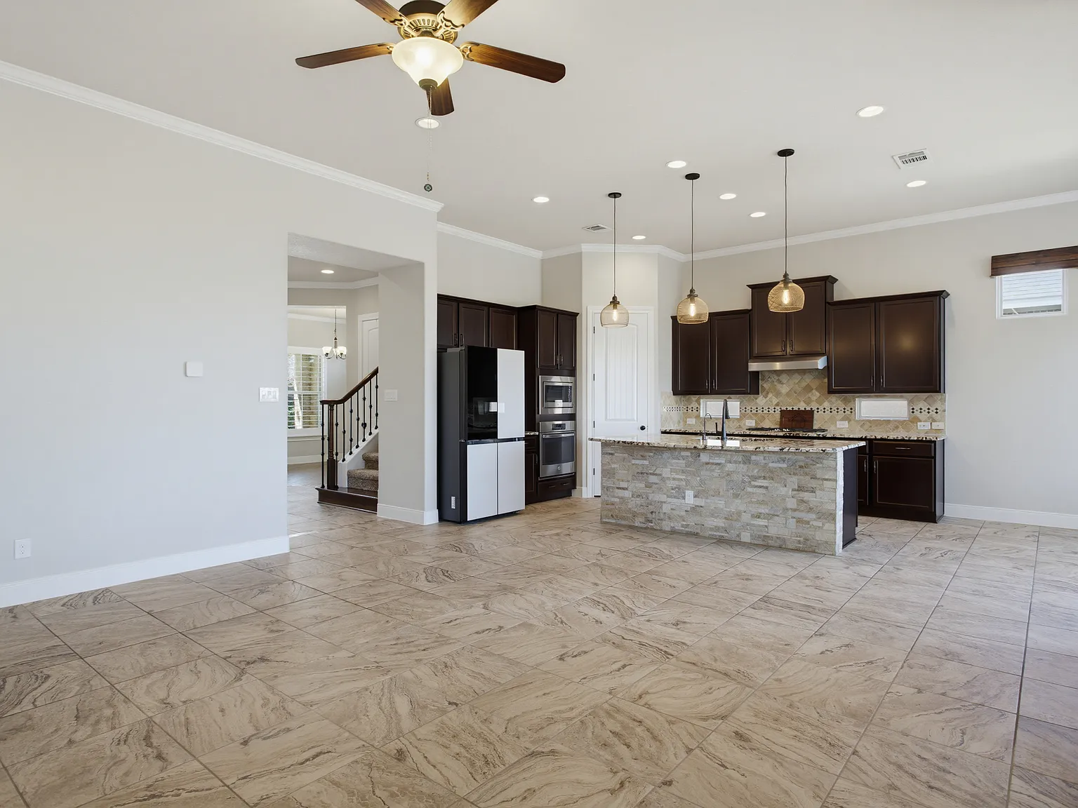 4 bed, 3.5 bath, 3628 sqft, $3,000 — Photo 3