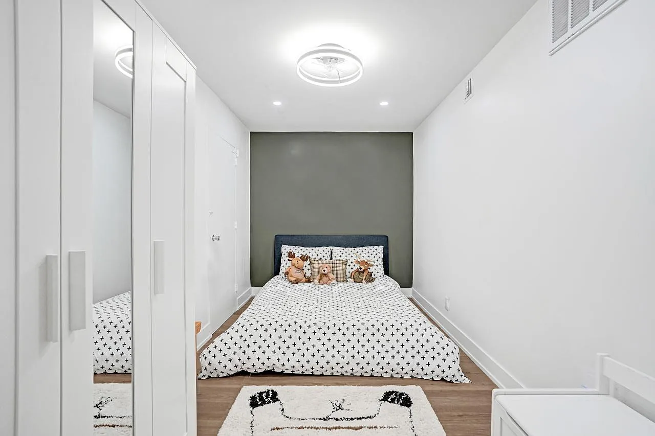2 bed, 950 sqft, $4,650 — Photo 4