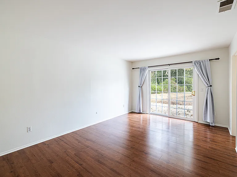 6068 Hackers Ln — Photo 15
