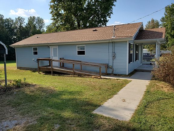 Side entrance with ada compliant ramp