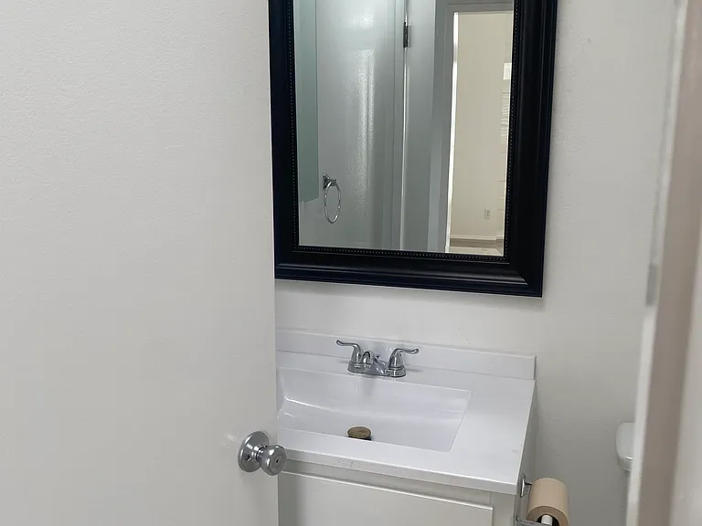 930 Venice Blvd #209 — Photo 12