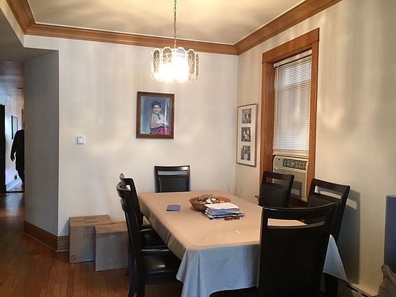 3rd image of 4129 N Oakley Ave #1