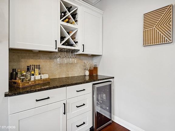 4th image of 1411 W Chicago Ave APT 3