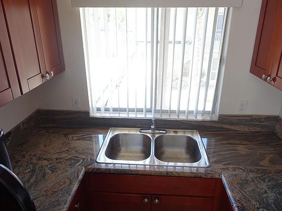 3rd image of 4525 Florida St