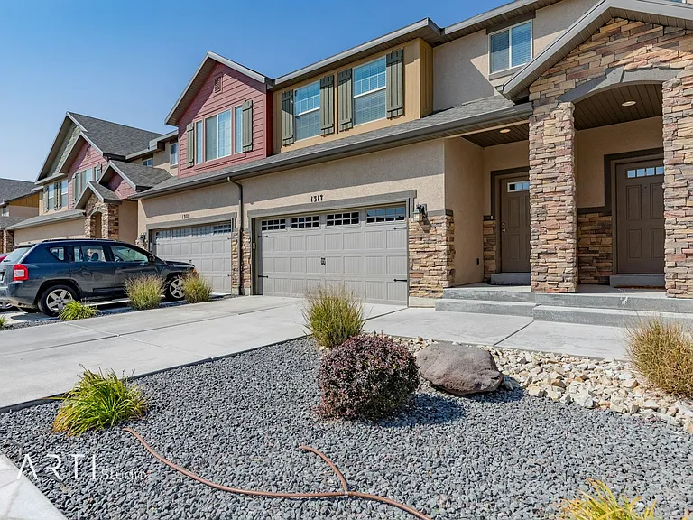 1317 N Silvercrest Dr — Photo 1