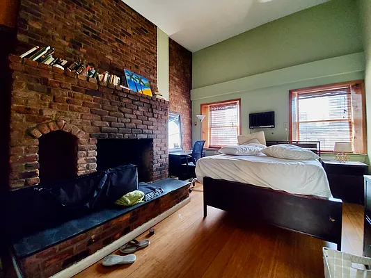 Rented by Julien Aractingi, LREB | media 18