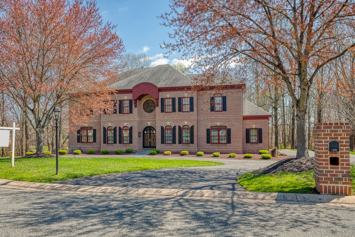 1505_Sunningdale_Way-1