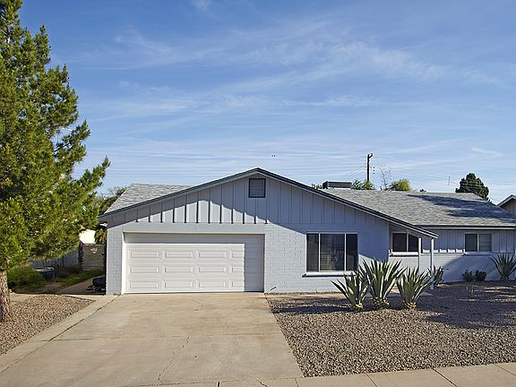 2nd image of 26 E Balboa Dr