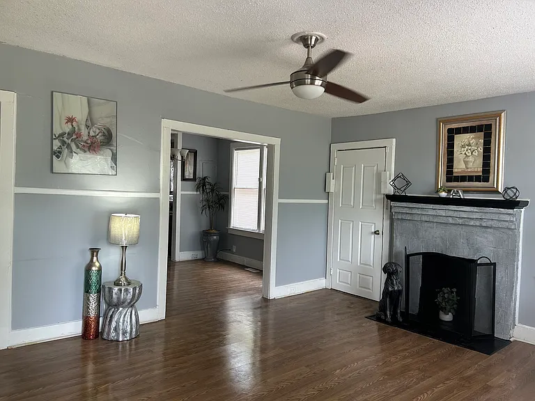 1212 Johnson Ave — Photo 8