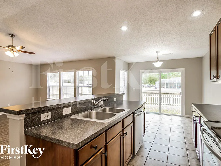 12241 Pebble Point Dr W — Photo 7