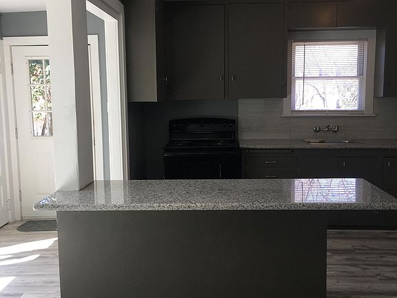 5th image of 504 Stonewall St