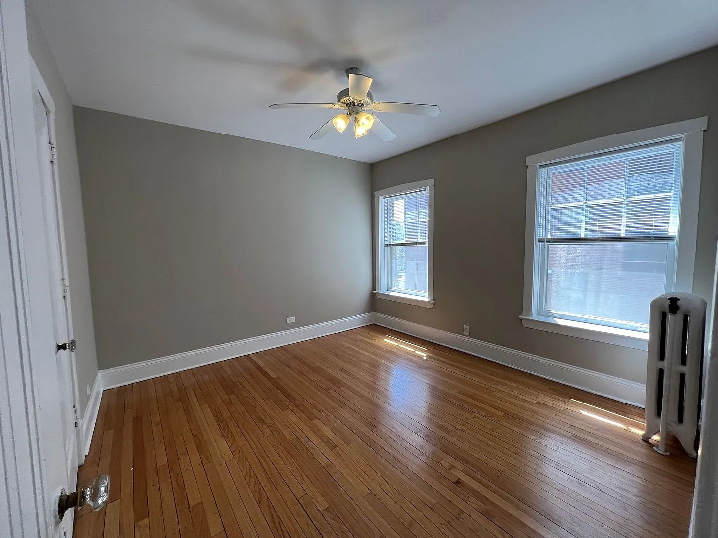 1509 Hinman Ave — Photo 4