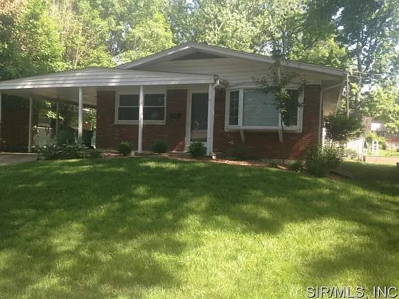 638 Notre Dame Ave photo 1