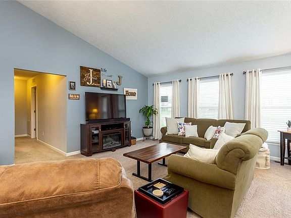 5th image of 4025 Montgomery Dr