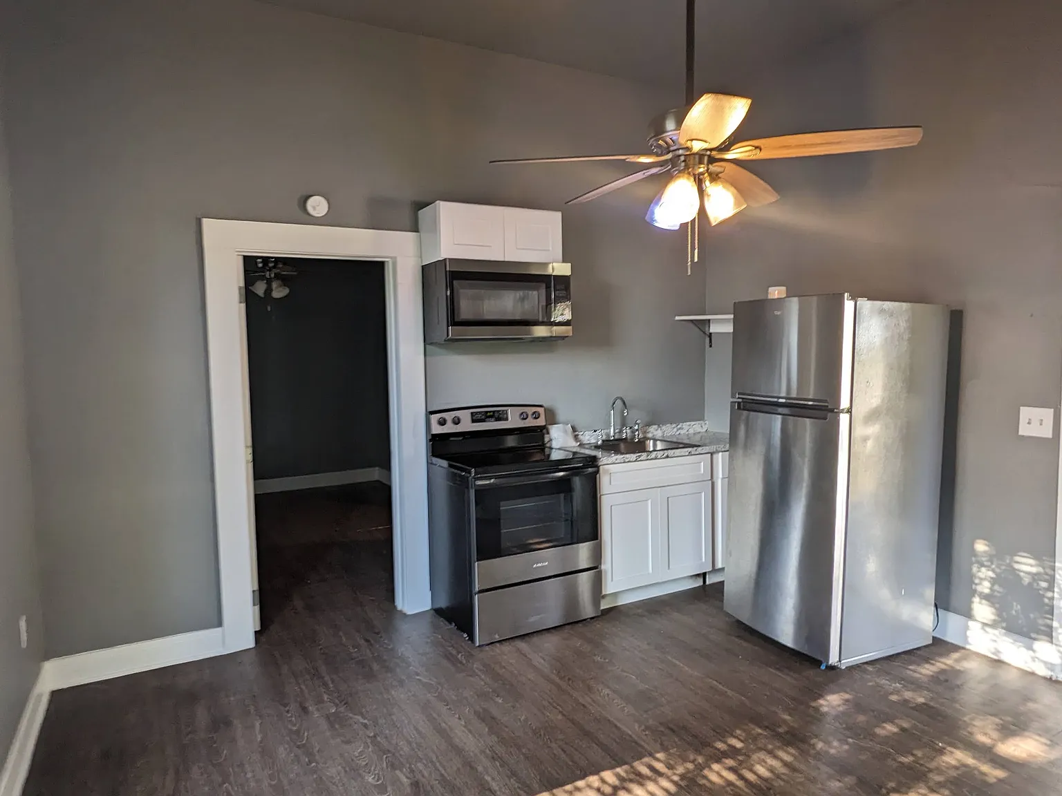 1 bed, 400 sqft, $735 — Photo 4