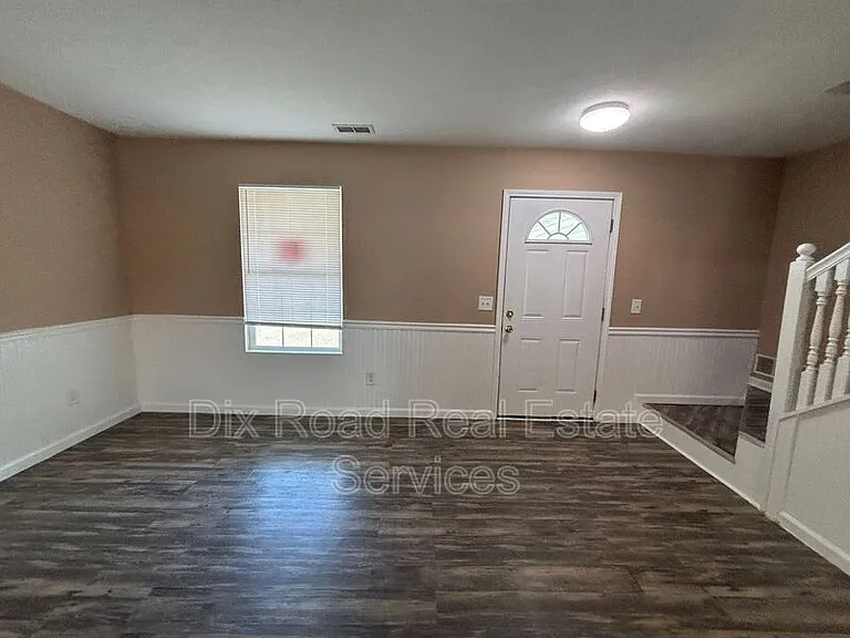 460 Peyton Dr — Photo 9