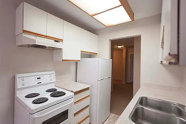 Park Astoria Apartments — Photo 2