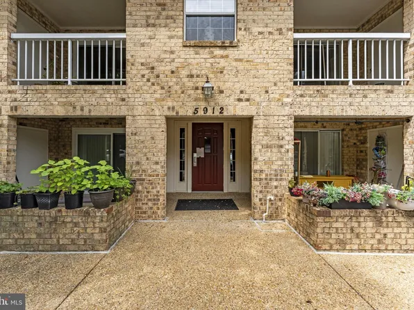 5912 Cove Landing Rd APT 303, Burke, VA 22015
