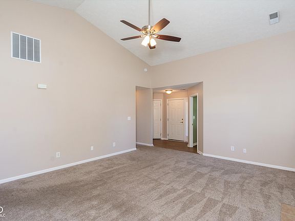 5th image of 721 Bluff Creek Dr