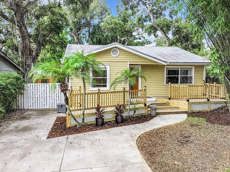 3109 Johns Pkwy — Photo 1