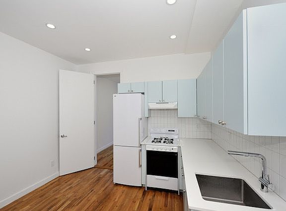 2nd image of 190 6th Ave APT 2RN