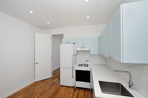 Rented by Aether Property Group | media 17