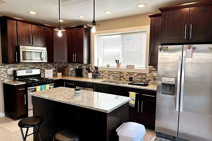 9520 S Ridgeway Ave — Photo 3