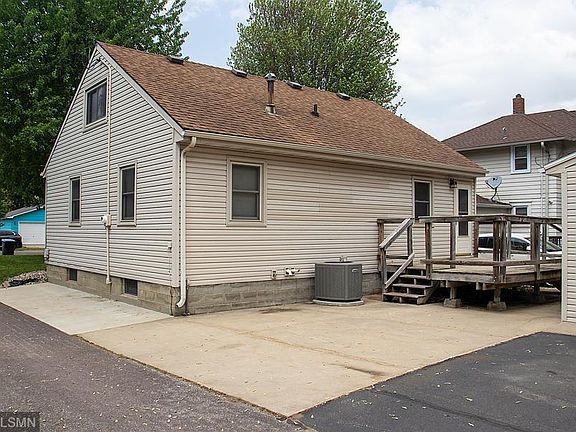 3rd image of 911 Sibley St