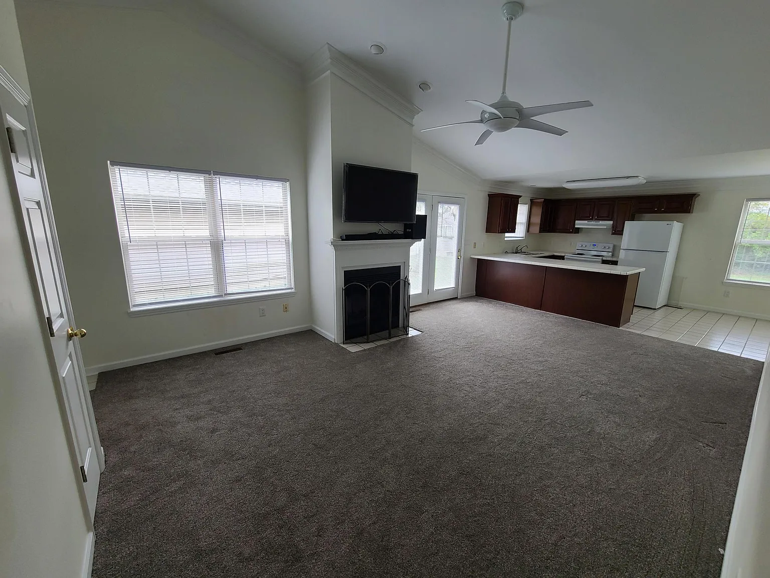 2 bed, 1250 sqft, $1,600 — Photo 4