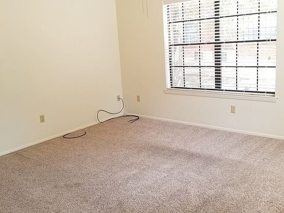 3rd image of 1810 Woodsman Dr APT A