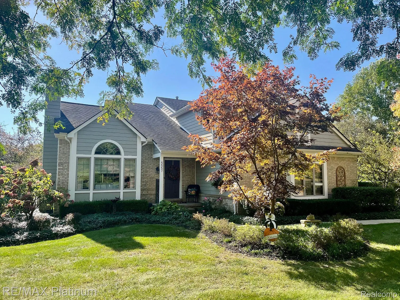 5557 Starwood Dr photo 1