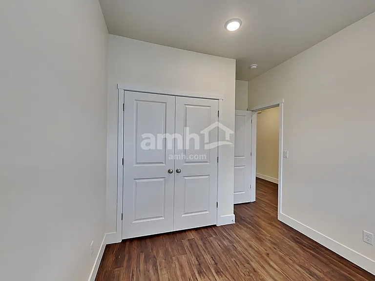685 Dudley St — Photo 12